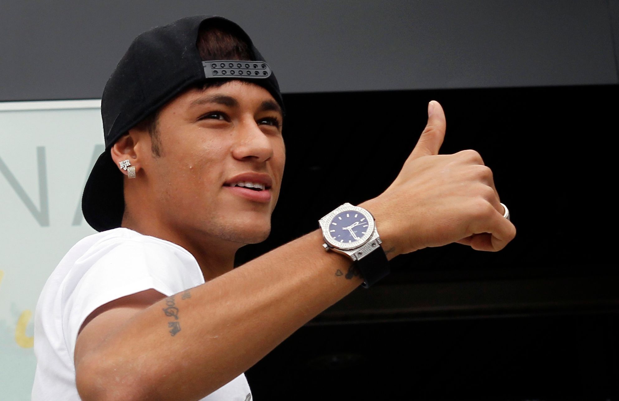 Neymar podepsal smlouvu v Barceloně