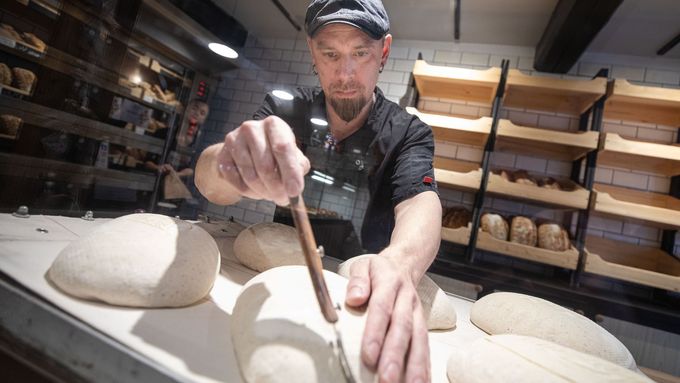 Chléb se v pekárně Leipomo vyrábí ze stoletých kvásků
