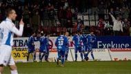 Radost olomouckých fotbalistů po vstřelené brance.