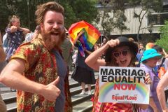 Australané se vyslovili pro manželství homosexuálů, pro hlasovaly skoro dvě třetiny voličů