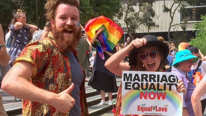 "Ano." Australané se vyslovili pro manželství homosexuálů.