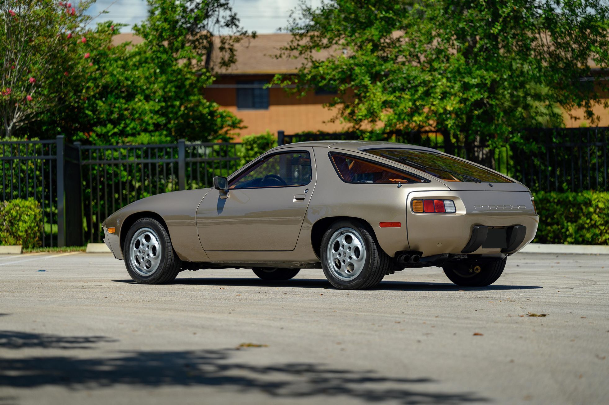 Porsche 928