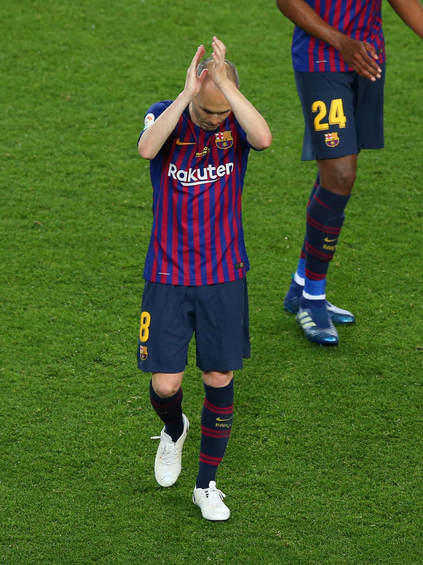 Andrés Iniesta v posledním utkání za Barcelonu