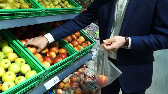 Podoba tržiště a ekologické sáčky. V Plzni otevřeli supermarket Penny v novém stylu