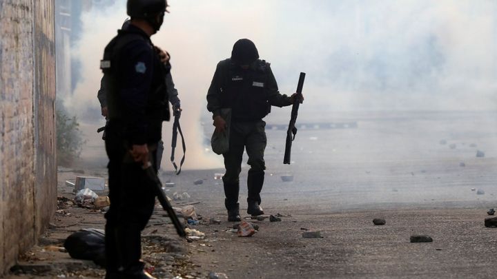 Z Venezuely prchají vojáci. Od soboty jich za hranice uteklo 280, tvrdí úřad