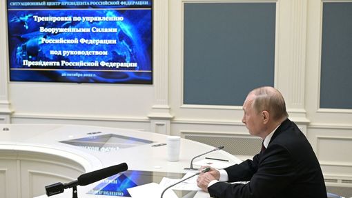 Prezident Vladimir Putin sleduje cvičení ruských strategických jaderných sil.