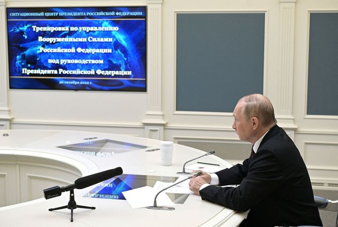 Prezident Vladimir Putin sleduje cvičení ruských strategických jaderných sil.