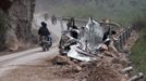 A damaged car lies in the debris of a landslide caused by Saturday's earthquake on a road to Lingguan township, in Baoxing county in Ya'an, Sichuan province April 22, 2013. The 6.6 magnitude quake struck in Lushan county, near the city of Ya'an in the southwestern province of Sichuan, close to where a devastating 7.9 quake hit in May 2008, killing 70,000. The earthquake killed at least 186 people and injured more than 11,000, state media said. REUTERS/Jason Lee (CHINA - Tags: DISASTER ENVIRONMENT) Published: Dub. 22, 2013, 1:25 odp.