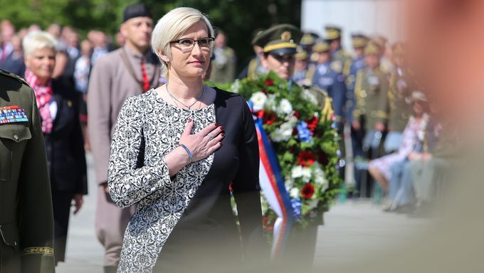 Ministryně obrany Karla Šlechtová také kladla věnce.