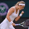 Běloruská tenistka Viktoria Azarenkovová se raduje z vítězství nad Rakušankou Tamirou Psazekovou ve čtvrtfinále Wimbledonu 2012