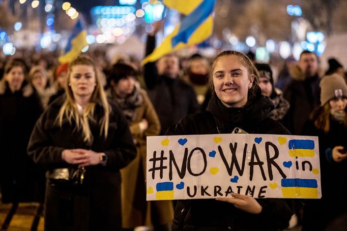 Záběr z demonstrace Milionu chvilek pro demokracii, která proběhla na podporu Ukrajiny vůči ruské vojenské agresi na Václavském náměstí v Praze. 4. 3. 2022