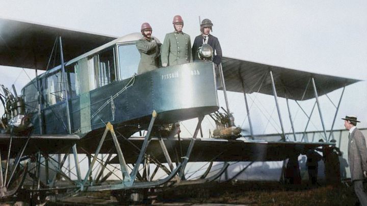 Z Kyjeva mezi legendy. Sikorskij byl leteckým géniem, do USA prchl před bolševiky; Zdroj foto: Kolorizace černobílého snímku: Dan Poláček, Aktuálně.cz / Karl Bulla / Wikipedia / Public domain