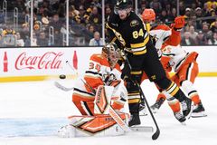 Je to trapné, prohlásil útočník Bostonu. K pohledu do zrcadla vyzval i Pastrňáka