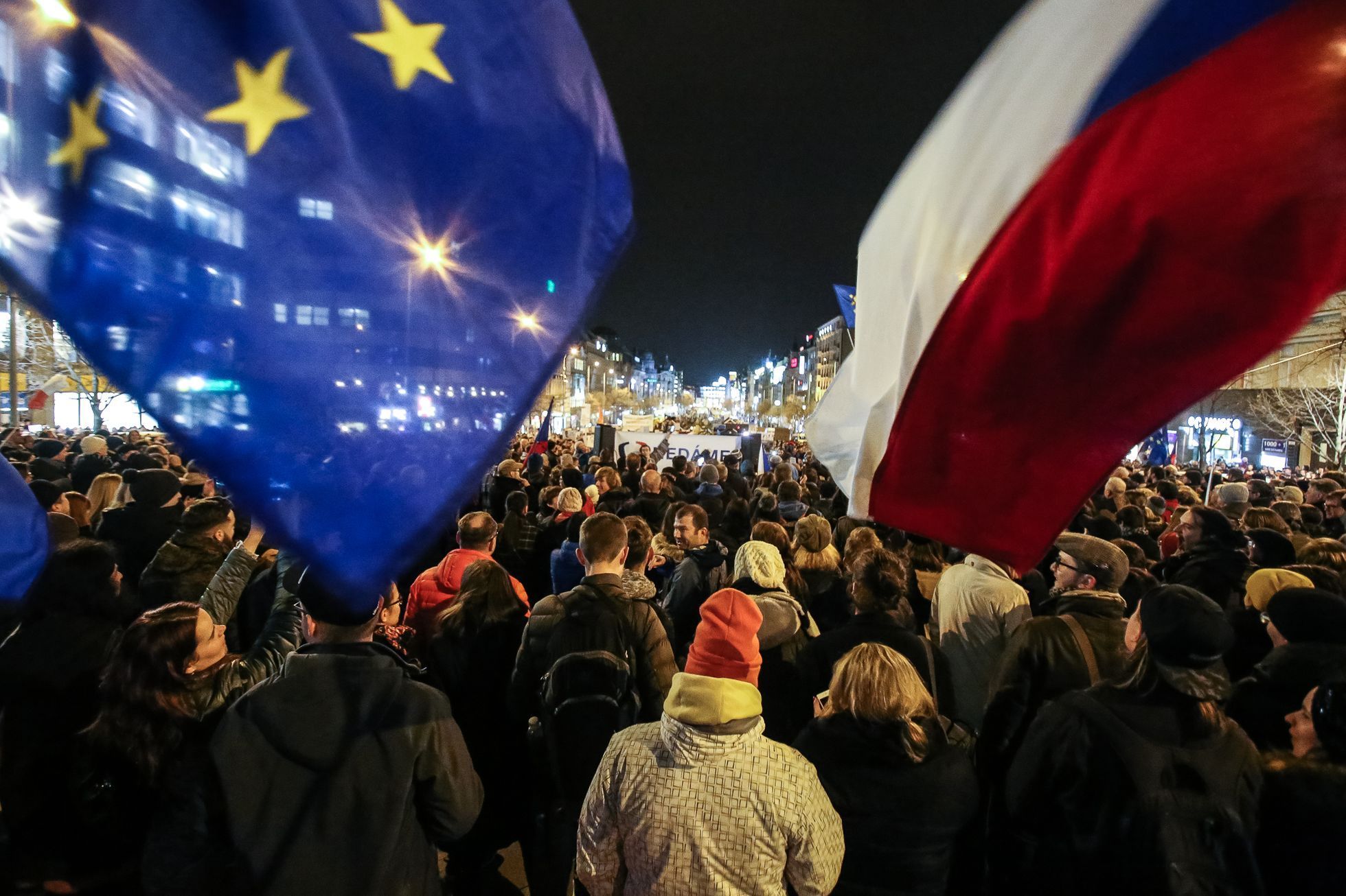 Oslava inaugurace Zemana a demonstrace za svobodná média na Václavském náměstí, Praha, 15.3.2018