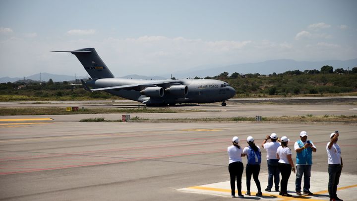 K hranicím Venezuely dorazila první humanitární pomoc z USA