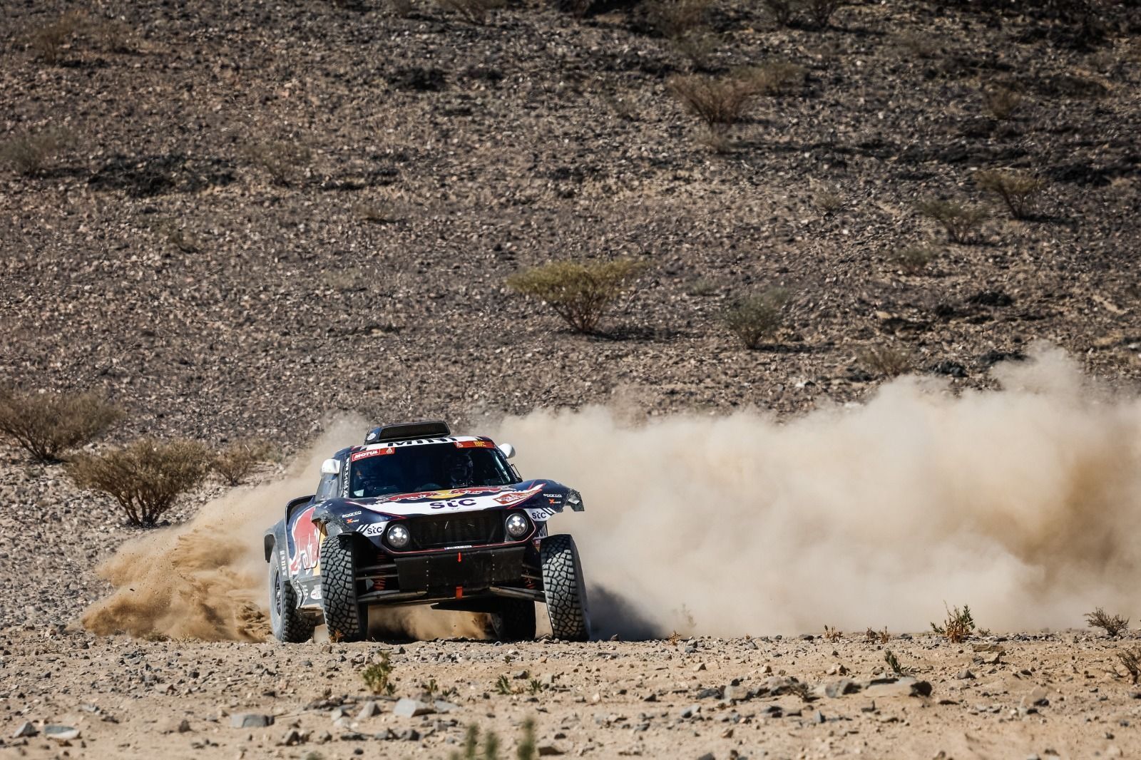 Carlos Sainz v Mini v 1. etapě Rallye Dakar 2021