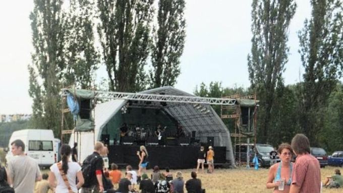 Hudební festival Yanderov 2012 se každoročně koná v Janderově u Chrudimi.