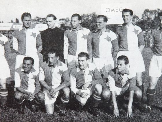 Jiří Hanke (second from right in the top row) during the record match won by Slavia against České Budějovice 15:1 in 1948