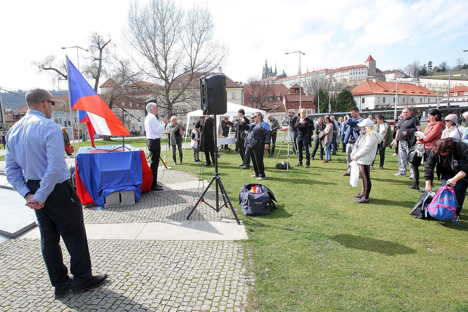 Miroslav Sládek opět na scéně
