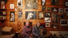 Wolf researcher Werner Freund, his wife Erika and their cat Max sit in the living room of their home near Wolfspark Werner Freund, in Merzig in the German province of Saarland January 24, 2013. Freund, 79, a former German paratrooper, established the wolf sanctuary in 1972 and has raised more than 70 animals over the last 40 years. The wolves, acquired as cubs from zoos or animal parks, were mostly hand-reared. Spread over 25 acres, Wolfspark is currently home to 29 wolves forming six packs from European, Siberian, Canadian, Artic and Mongolian regions. Werner has to behave as the wolf alpha male of the pack to earn the other wolves respect and to be accepted. Picture taken January 24, 2013. REUTERS/Lisi Niesner (GERMANY - Tags: ANIMALS SOCIETY) Published: Led. 26, 2013, 2:45 odp.