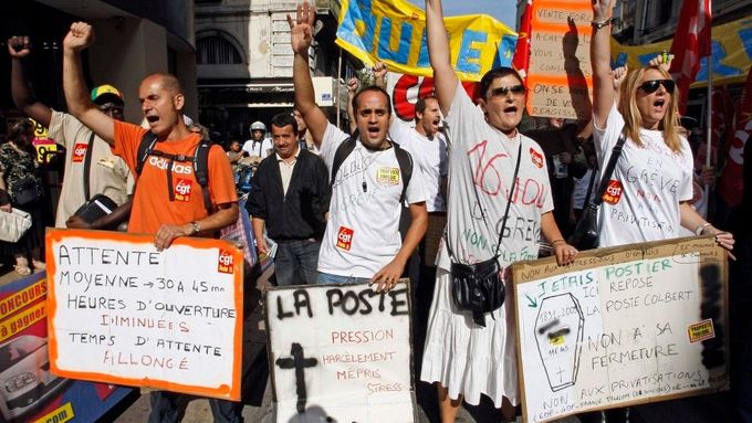 Francouzi stávkují: "Nechceme se upracovat k smrti"