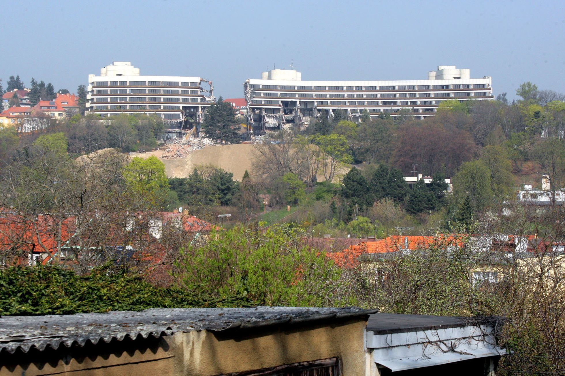 Bourání hotelu Praha