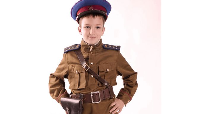 Tuto uniformu NKVD pro děti nabízí na internetu společnost Jarmark mastěrov.