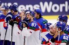 Zklamaní slovenští hokejisté po porážce od Lotyšska na MS 2024 v Ostravě