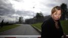 Defence lawyer Vibeke Hein Baera reacts as she walks outside Ila Prison, after meeting her client Norwegian mass killer Anders Behring Breivik, near Oslo August 23, 2012. More than a year after his deadly rampage in Norway, an Oslo court will announce the verdict on Breivik on Friday. REUTERS/Stoyan Nenov (NORWAY - Tags: CRIME LAW CIVIL UNREST) Published: Srp. 23, 2012, 1:16 odp.