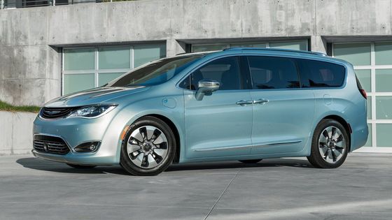 Evropa těsně vítězí nad Amerikou a Japonskem: Deset nejlepších automobilových interiérů roku 2016