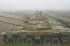 "Záhada" ruských tanků. Ve skladech jich je tisícovka, Kreml je odmítá zprovoznit