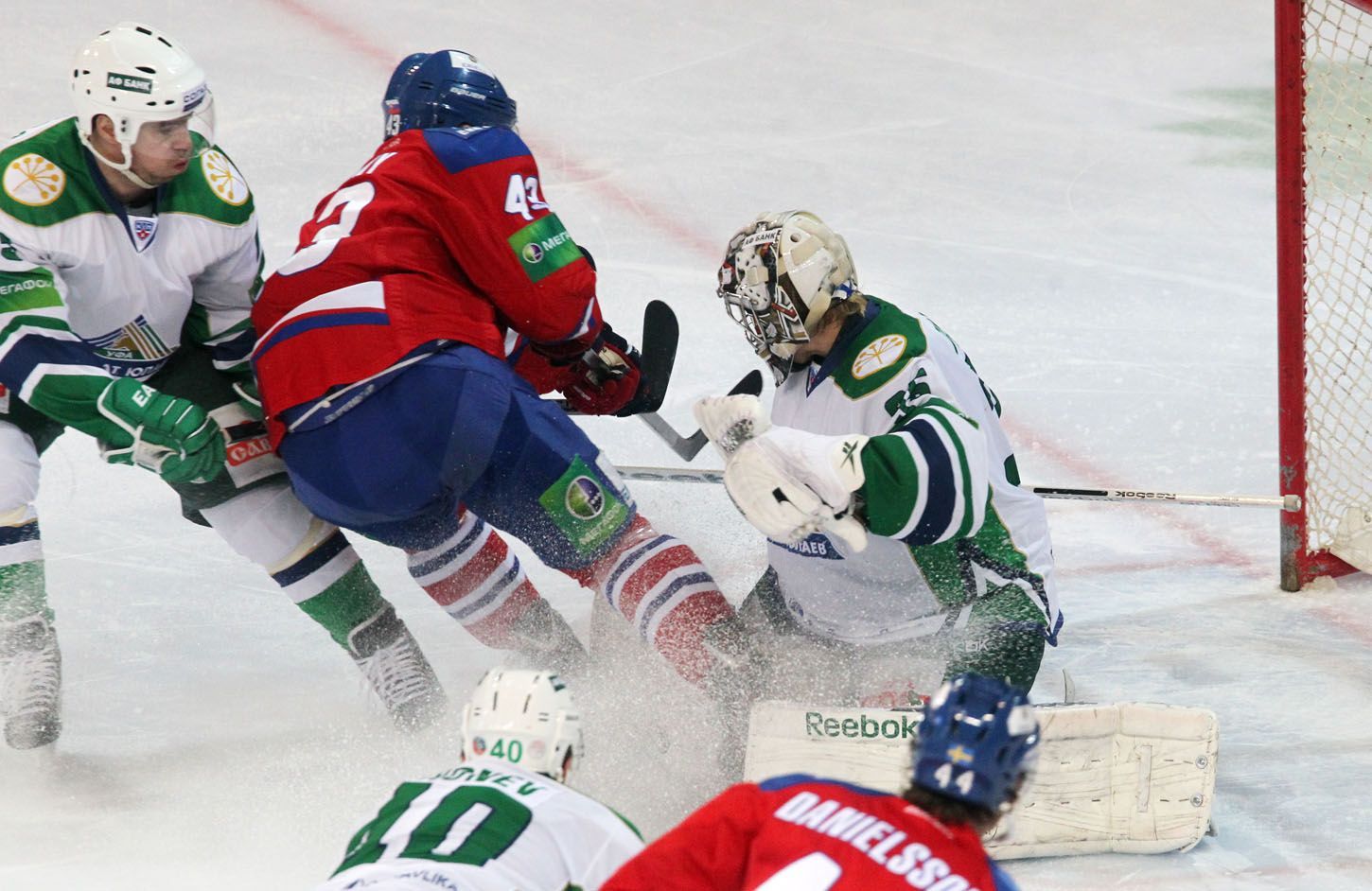 KHL, Lev Praha - Salavat Julajev Ufa: Tomáš Surový - Iiro Tarkki