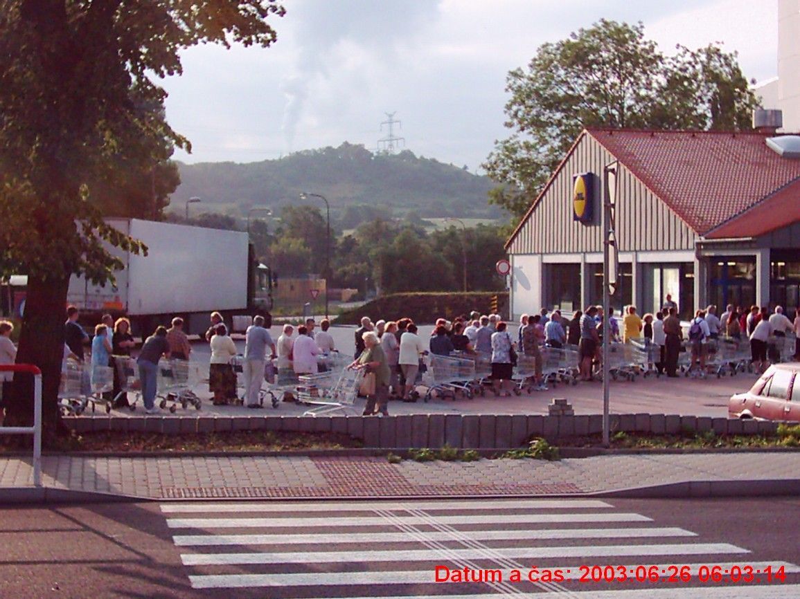 Jedna z prvních prodejen Lidlu v Česku v roce 2003
