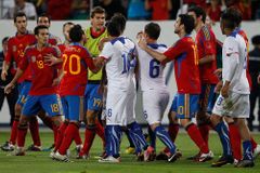 VIDEO Španělsko otočilo zápas s Chile, týmy se popraly