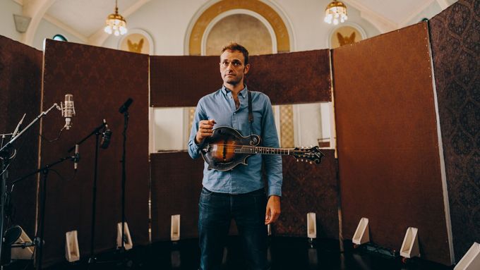 V pražském Rudolfinu bude mít sólový recitál mandolinista Chris Thile.