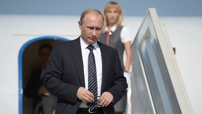 Vladimir Putin je populární. A místní politici si rádi "uzobnou" svůj kousek.