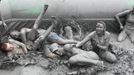 Tourists play in mud during the opening day of the Boryeong Mud Festival at Daecheon beach in Boryeong, about 190 km (118 miles) southwest of Seoul, July 14, 2012. About 2 to 3 million domestic and international tourists visit the beach during the annual festival, according to the festival organisation. REUTERS/Lee Jae-Won (SOUTH KOREA - Tags: SOCIETY TRAVEL) Published: Čec. 14, 2012, 1:31 odp.