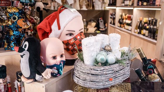 Advent na fotkách: Tyto Vánoce se zapíšou do historie, od viru až po zákaz kafe