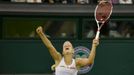 Angelique Kerberová se raduje z vítězství nad Sabine Lisickou ve čtvrtfinále Wimbledonu 2012.