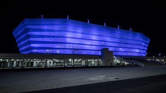 Lenin střežící stánky s pivem, bizarní tribuny nebo supermoderní arény. Prohlédněte si stadiony MS