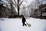 Milionový Doněck, metropoli ukrajinského Donbasu, přikryl sníh...