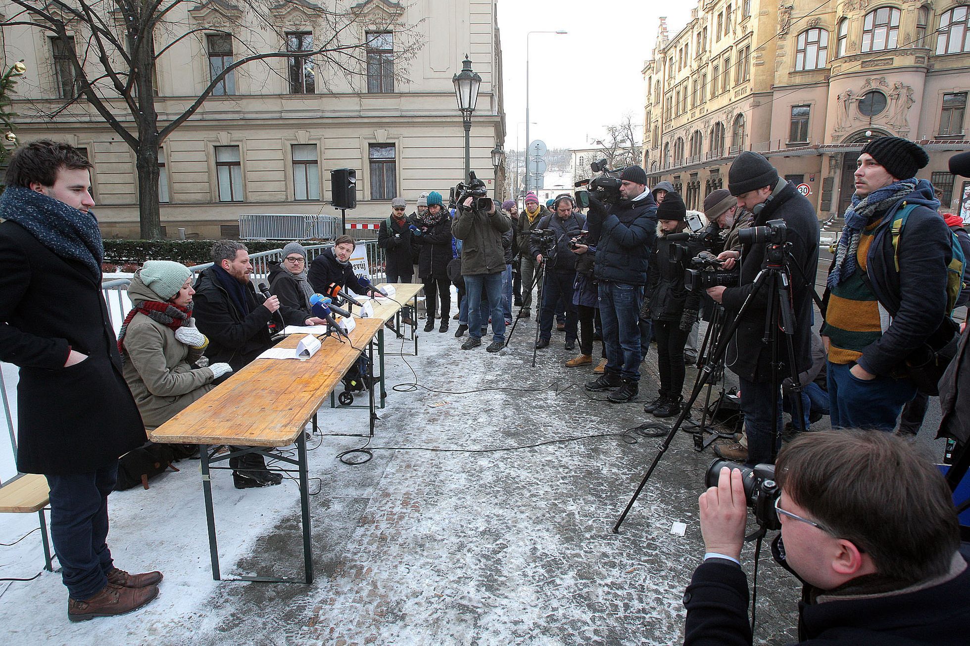 Happening o sociálním bydlení před vládou