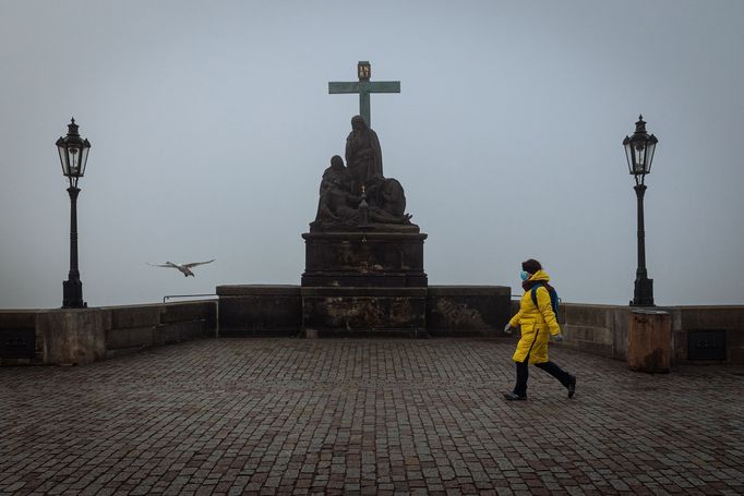 Průřez tvorbou fotografa Economie Lukáše Bíby za rok 2020.