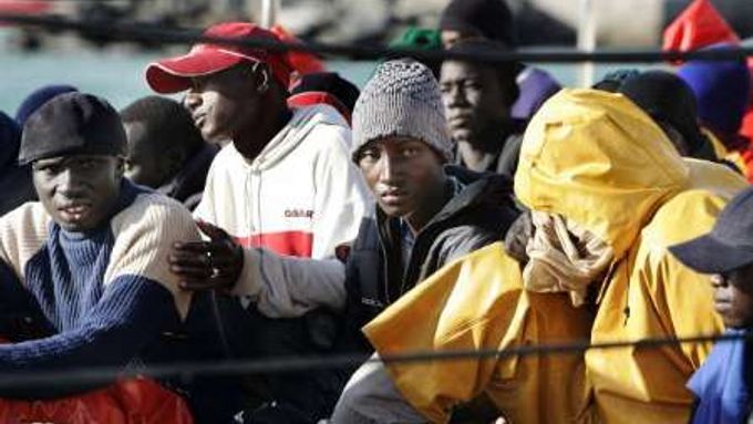 Desetitisíce uprchlíků čekají na svoji druhou šanci v táborech na Kanárských ostrovech.