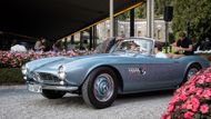 A v eleganci si s ním nezadá ani BMW 507 z roku 1959, tedy posledního roku výroby. Vzniklo jich jen 252 kusů, protože i pro zámožnou klientelu byl roadster prostě moc drahý. A BMW na něm utrpělo výraznou finanční ztrátu. Dnes je to však ceněný sběratelský kousek.