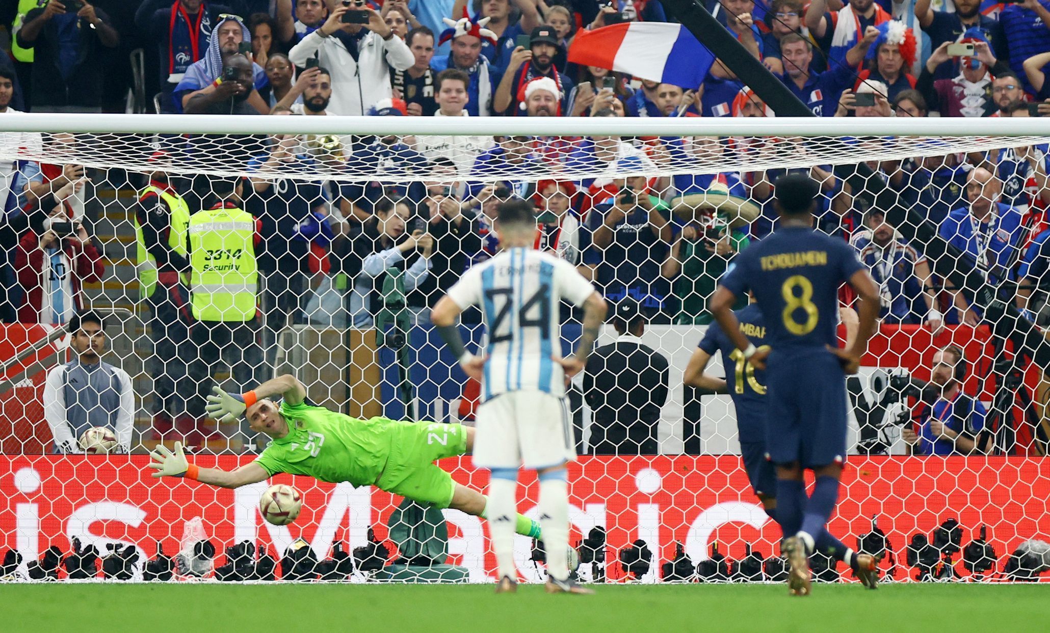 Finále MS ve fotbale 2022, Argentina - Francie: Kylian Mbappé při penaltě