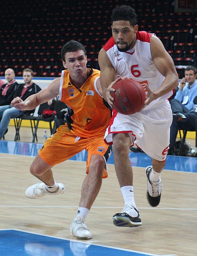 Basketbal, Nymburk - Fuenlabrada: Scottie Reynolds (6)