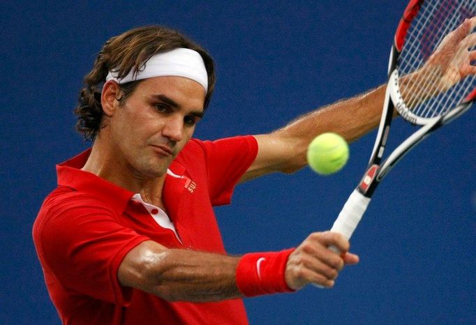 Švýcar Roger Federer v utkání proti Tomáši Berdychovi.