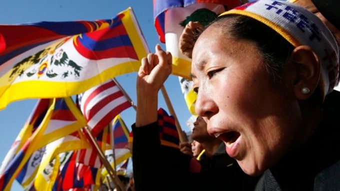 Washingtonská demonstrace v předvečer 50. výročí tibetského povstání proti Pekingu