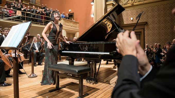 Čínská klavíristka Yuja Wang se k České filharmonii vrátí po čtyřech letech.